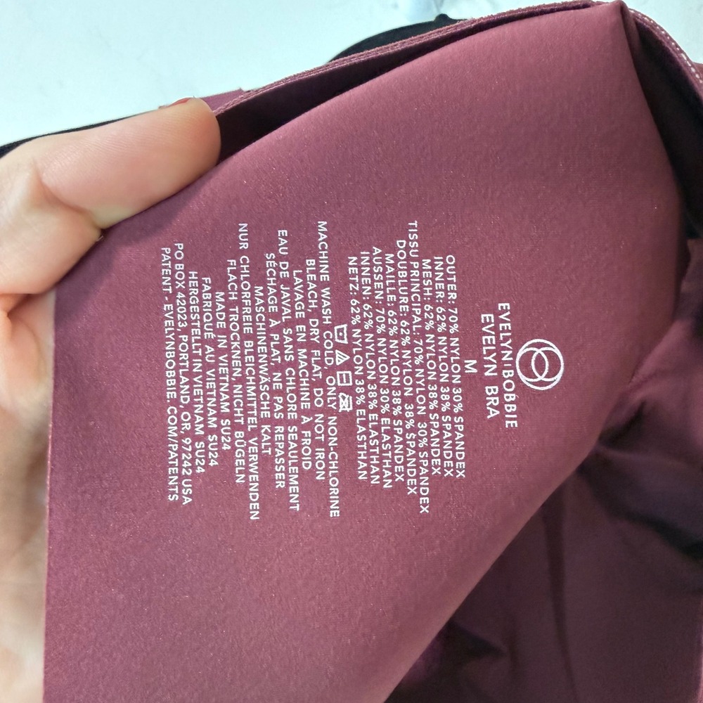 Seamless V-Neck Comfort Bra in Wine - Picture 4 of 5